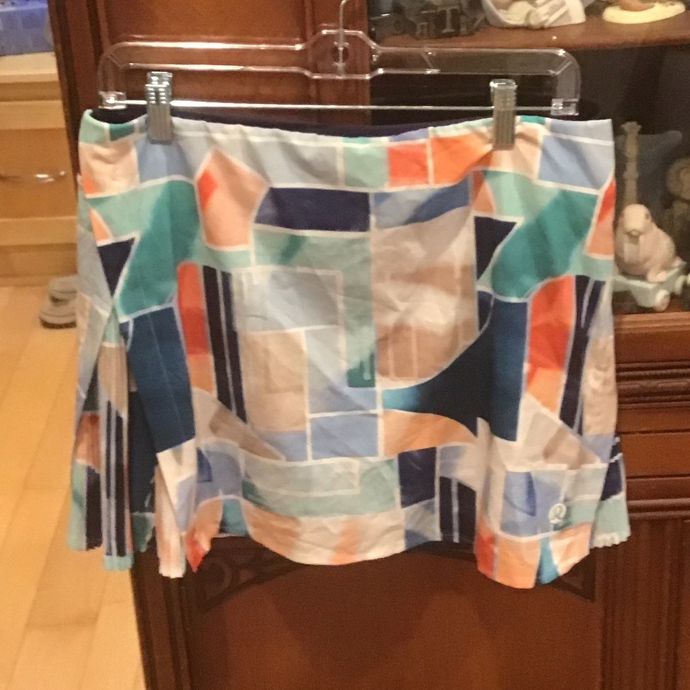 Lululemon skort, size 10, blues, greens and oranges